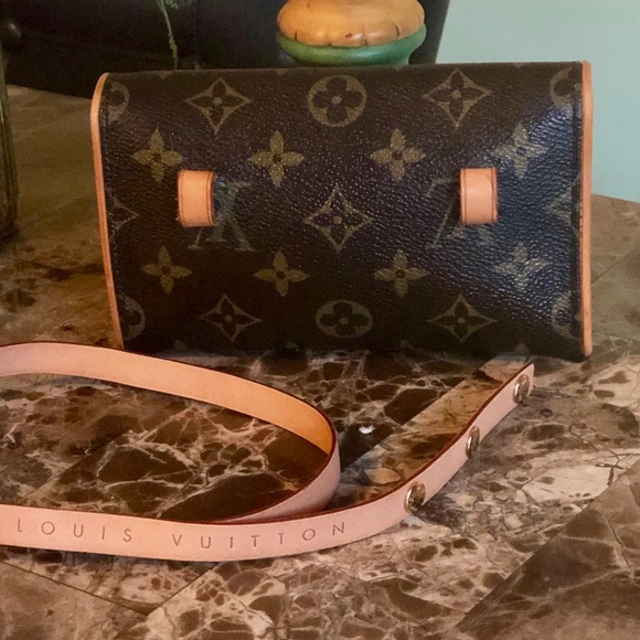 AUTH Louis Vuitton Florentine Belt Bag EXCELLENT🌺 - Picture 3 of 8